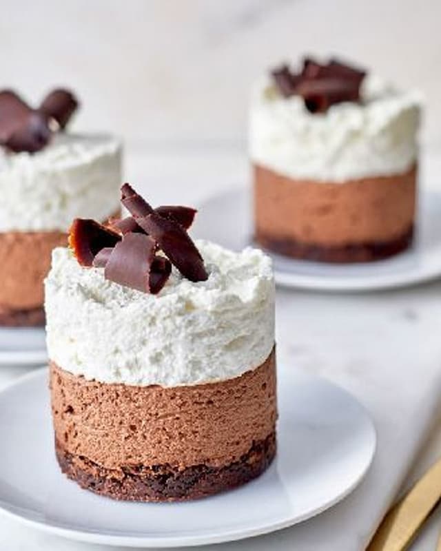 Layered chocolate mousse desserts
