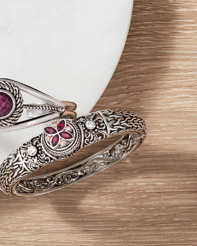 Silver-tone snap bangles with a purple flower Snap