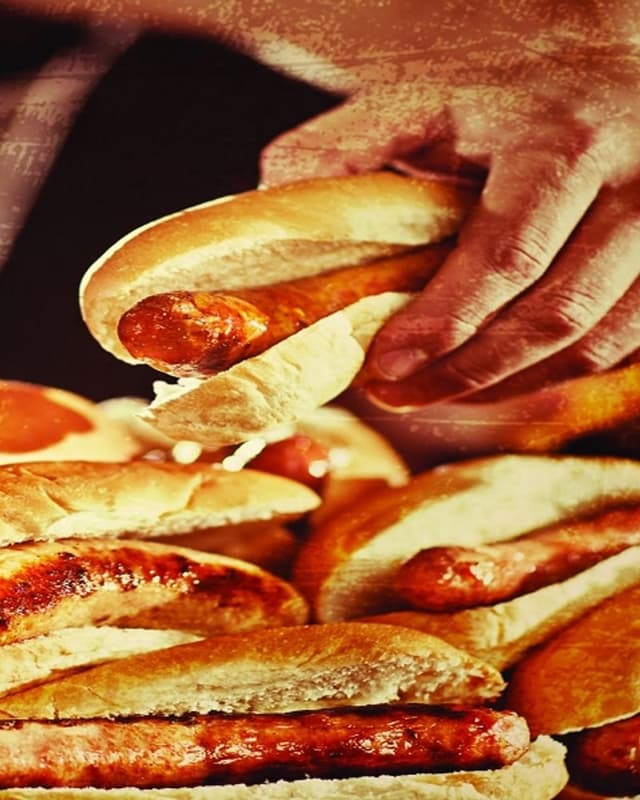 Grilled brats in buns