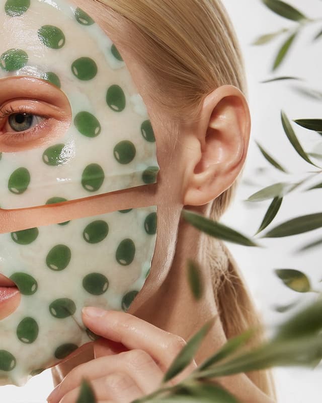 F97 Deep Glow Hydrogel Face Mask in use