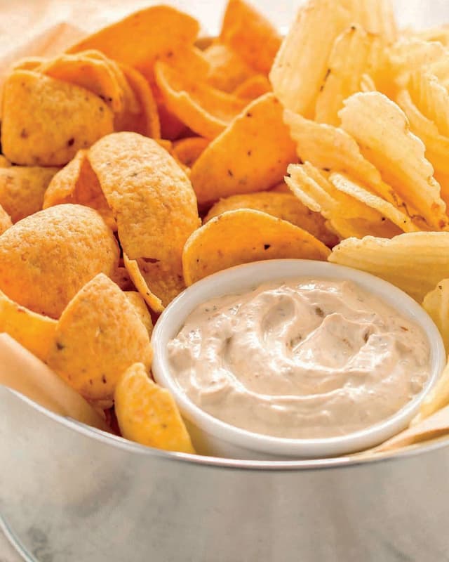 Onion Onion dip with chips
