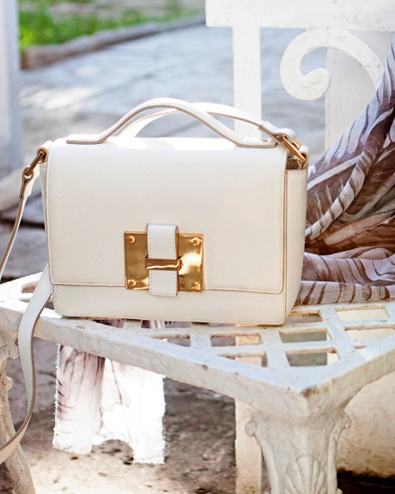 Cream leather handbag with gold clasp