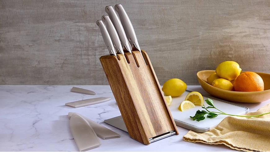 Pampered Chef Foundations knife set in an acacia wood block with lemons and a cutting board