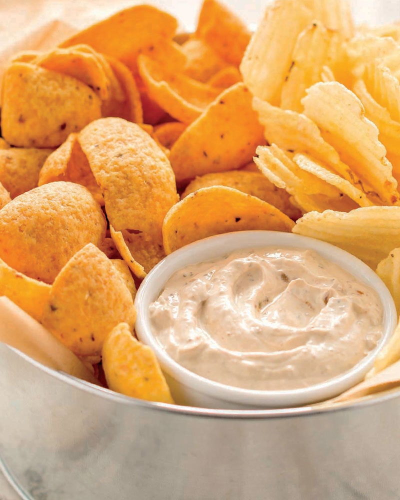 Onion Onion dip with chips