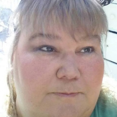 Elaine Lovett, Younique Brand Ambassador